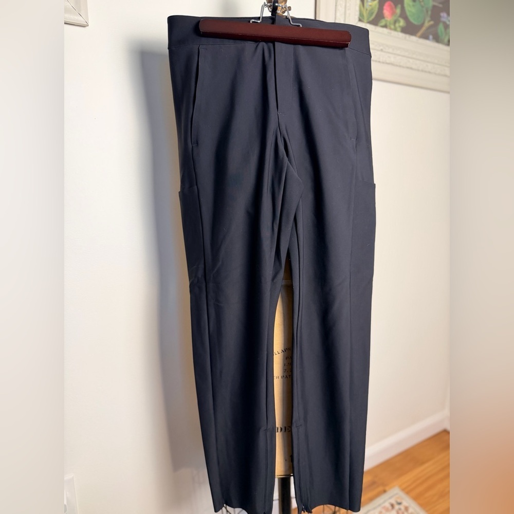 Athleta Stellar black trousers women’s size 4 zipper at ankles